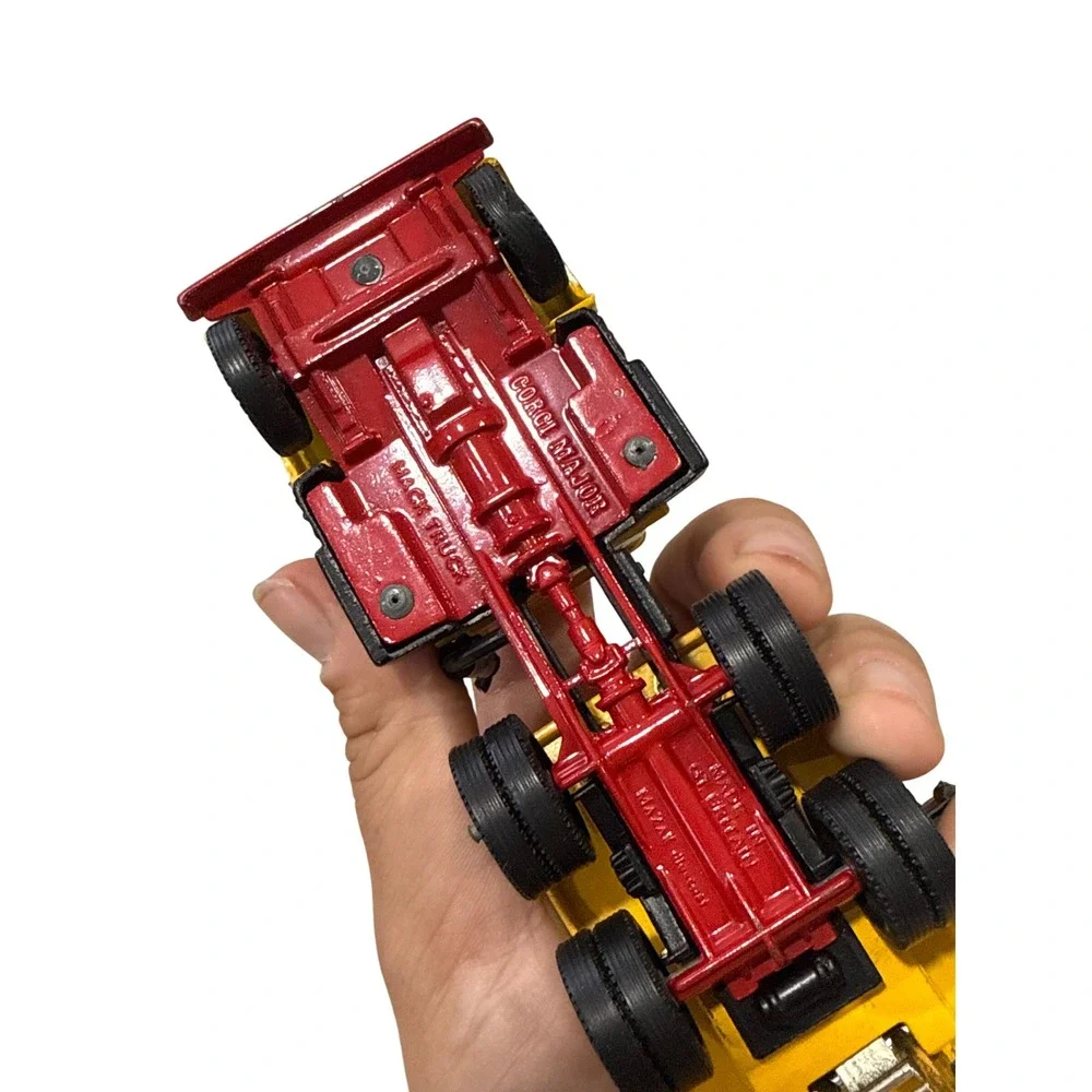 VTG Corgi Major Mack‎ Truck Yellow Semi Flatbed Trailer Diecast Made in Britain